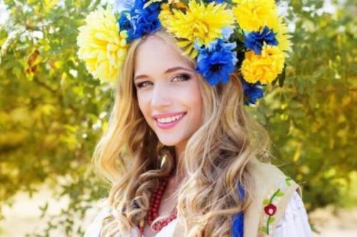 Фотошпалери Українка у вінку